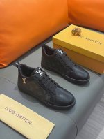 商品名称：LOUIS VUITTON 路易 威登 正规码数: 38-44 休闲鞋 商品材料：精选 牛皮鞋面，柔软羊皮内里；原厂大底。