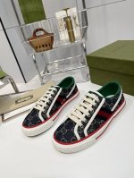 工厂价女 男10 Gucci Tennis 1977系列低帮运动鞋来啦迪士尼Disney 与Gucci Off The Grid合作系列早秋系列：原版鞋底、原版