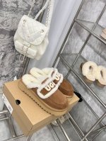 出厂： 这个款到底有多爆款！基本个个都在抢货[流泪] 顶级版本全真皮毛一体的看图片就能看得出来这个质量到底有多好 是客户下了大批量的订单，我特意多做了一点货，因