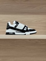 专注好品质——顶级出品 鳄鱼纹黑色实拍——代购级Trainer 24Fw新色 原版精准Cp！鞋型无限接近，精细工艺出品 一如既往地好货出炉！原版材料定制！面料原