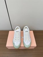 冲量价 Miumiu 24新款复古做旧休闲鞋 Miu Miu 缪缪24新款做旧复古休闲鞋 走秀后全球各大代购官网火爆上市. 仿旧复古擦色效果很随意不羁又能体现单