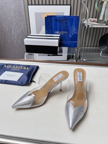 Alaia24新款透明一字带pvc拼漆皮爱心尖头包头高跟细跟凉鞋高跟鞋，面料：进口胶片 漆皮 内里垫脚：羊皮 码数：35到42 跟高9厘米 橡胶底 真皮底