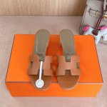 经典金棕掌纹本色线粗跟系列 』出厂价 Hermes 爱马仕H拖鞋Oasis 凉鞋系列 时尚又百搭 超级舒服 每个细节都做到极致 原版swift小牛皮 原版1:1