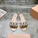 miumiu2025ss春夏新款平跟羊皮凉鞋拖鞋顶级版本 Zp开发 原版拆卸 对版金属羊皮 秒杀市面普通版本，miumiu真的太少女啦！超级软糯 舒适度超高！
