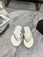 Chane小香2025ss夏季新款人字拖 夹脚沙滩拖鞋2025夏季爆款无法抗拒的可爱！ 一双拖鞋 一个夏天 穿上小jio丫莫名的可爱 ！随性自然，又彰显品牌特色