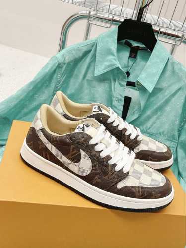 出 情侣款 Lv X Nike 最新联名款！潮酷火爆休闲运动鞋，配色无敌，设计思路基本上是延续 The Ten 的风格，Swoosh 车线、鞋舌标签视觉效果相当