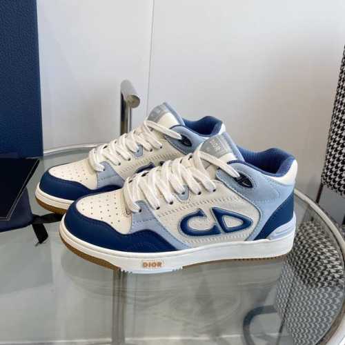 Dior迪奥b57系列情侣款休闲运动鞋 顶级品质 侧面饰以cd大字母印花标志。鞋舌、鞋底和后侧饰以各种细节微标~~~~ 鞋面原版定制小牛皮oblique老花布，