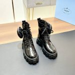 开边珠牛皮 顶级版 Prada 经典热卖款超轻厚底系带短靴！马丁靴。无数网红上脚秀特别推荐这款开边珠牛皮靴！质感特别棒！今年必备战靴！坚持原版1:1开模顶级复刻