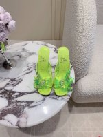 拖鞋 凉鞋 Christian Loubouti* 新款重工红底高跟凉鞋 纯手工缝制胶片花朵 水钻点缀精致奢华 闪耀夺目 富贵迷人 交织出童话般的梦境 垫脚羊皮