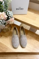 Celine 赛琳 顶级代购货，最高版本，渔夫鞋 专柜早春 新款 Celine羊京字母渔夫鞋系列， 爆款单鞋，上脚很美。 购入正品原版Build。 正品级顶级货