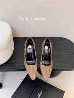 Saint Laurent 圣罗兰Lee金属钻链条尖头高跟鞋YSL姐姐的美丽尤物高跟鞋 又是人间圣罗兰 Rose同款的高跟鞋化很好修饰脚型，奢华金属链 这几年S