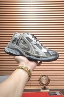 出厂价 顶级版本 Balenciaga 巴黎7.5 巴黎世家 最新配色潮流复古休闲鞋 通过溢胶、做旧、缝线等细节， 展示了设计师 Demna 的运动鞋风格， 用