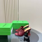 Bottega Venet* 最新最经典高跟凉鞋！Ins&小红书巨多网红明星上身！上脚超性感！真的太美了！这款哑光的鞋面超有高级感！高级穿着又仙女简约时髦又有设