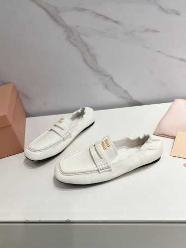 平底高版本出厂 Miumiu 缪缪25Ss早春走秀新款一脚蹬懒人鞋玛丽珍芭蕾舞鞋 高跟单鞋 官方春夏走秀新款，时髦百搭 即可咸又可甜 一点也不磨脚 无论光脚穿还