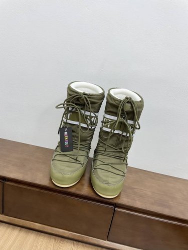 布面高靴 顶级版本moon Boot Vs秋冬最新款复古雪地靴 时髦人都在穿moon Boot雪地靴如果你难以接受ugg的复兴那现在有一款更另类的雪地靴又杀回来