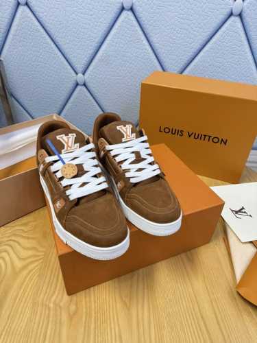 Lv-Trainer路易-威登 Pk市场一切版本 情侣款 走秀新款 篮球板鞋 代购品质 原版1：1开发复刻！！上脚非常舒适 做工精细 鞋面由意大利进口小牛皮拼接