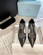 Prada 2024早春新款系列高跟鞋 原版顶级复刻 专柜同步发售 玛丽珍的款式这几年非常火 面料采用特供进口开边珠牛皮 银色是原版定制的金属皮 鞋面是菱形格纹