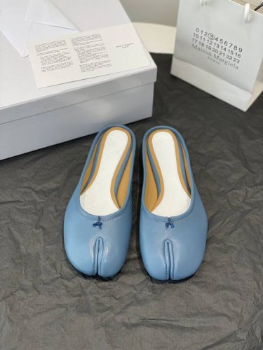 高定品质！Maison Margiela MM6分趾鞋 Tabi 意产植鞣羊皮！对小个子的女生来说，实在是太友好了！时尚又不失时髦，日常通勤穿也不会累脚。欢迎对