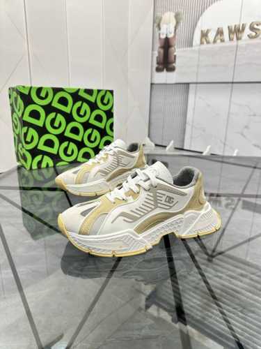 售 价: ￥ 商品商标：DG 杜嘉班纳 低帮休闲鞋正码码数: 35-44 可订做45.46 情侣款商品材料：鞋面进口牛皮拼接原版材料，透气内里，原版大底。编 号