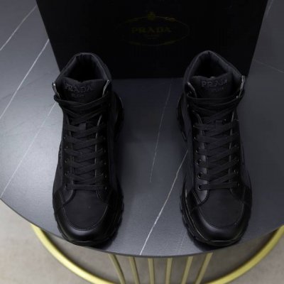 品牌：Prada 普拉达 标准码：男码38 44 45、46可以定做 等级：官网同款 材料：原版牛皮拼接布面 牛皮内里 原版耐磨柔软大底 款式类别：休闲鞋靴 高