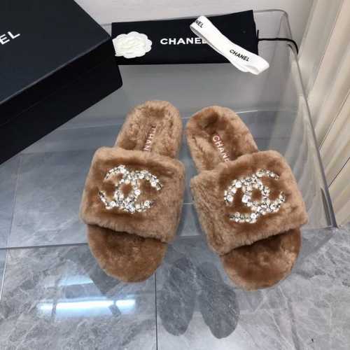 Chanel香奈儿毛毛拖chanel 早秋水钻毛拖系列。独家开模大底 C#Logo 休闲搭百搭又时髦，定制加厚羊毛 纯手缝工线, 更牢固. 节细决定品质 细腻，