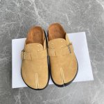 冲量价 Maisonmargiela 马吉拉 Mm6 勃肯拖鞋 不容错过的时尚单品 简单又有格调的美 跑量扛把子，分趾必入单品 时尚减龄神器 随性率真的感脚简单