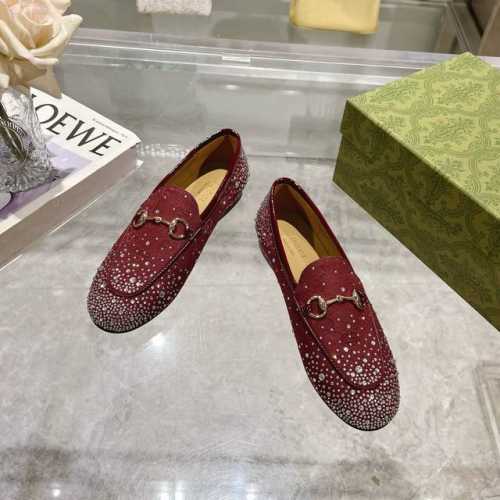 1819-1 酒红g钻 35-41 40 41定做 作为gucci设计传承的杰出代表，Jordaan系列饰马衔扣乐福鞋生动彰显经典优雅格调。这款鞋履采用品牌标志