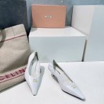 高品质出厂360！升级顶级品质Miu Miu缪缪25春夏走秀新款松紧尖头高跟浅口单鞋！ m家的高跟鞋太会拿捏人心啦，属于是万年都不过时系列 尖头设计小巧又甜美，