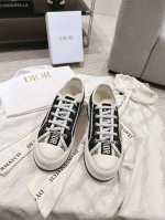 顶级版本 Dior迪奥walk'N系列 老花 刺绣 厚底帆布鞋 休闲运动鞋 原版购入开发 做货 这款 Walk'N'Dior 厚底运动鞋是一款时尚单品，提升该系