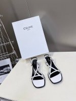 Celine 思琳春夏最新款复古凯旋门时髦粗跟凉鞋夏天搭配袜子 简直绝绝子了复古的点上带上了满分时髦感颜值 绝原版购入开发 依旧最高输出还原原版定制复古感胎牛皮