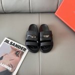 出厂： Hermes 爱马仕2025顶级专柜 早春新款 官网上新 爱马仕种草新品 25Ssh扣二舅拖 二舅拖 爱马仕 Hermes 早春多巴胺穿搭 专柜限定 小