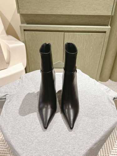 单鞋 靴子 Jimmy Choo 224 专柜同步最新尖头单鞋短靴新品 鞋面绑带设计特别有个性时尚，脚感舒适凹造型必备经典百搭美得无与伦比 超好穿 上脚非常舒适