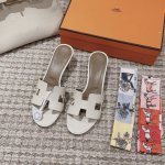 Hermes 爱马仕h拖鞋oran凉鞋系列时尚又百搭 超级舒服 每个细节都做到极致 原版swift小牛皮 原版1:1独家私模鞋面 原版真皮沿条大底 包装 每对鞋