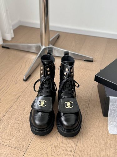 Chanel 24B新款书包扣短靴 经典的马丁系列 百看不腻 鞋面牛皮 内里羊皮 原版大底 Size:35-39 其他码数定做 编号34-3