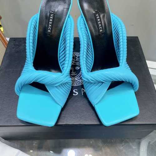 最高版出厂 Ss Versace 范思哲 年春夏系列高跟凉鞋 纯手工编织的交叉工艺。简约干练的版型 外观非常超现实。设计结合了经典和休闲风格，鲜艳的颜色和自由的