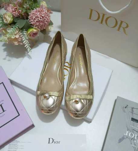 出厂价皮底 ，橡胶Dior Ss2024 New Arrival～迪奥24Fw新品珍珠蝴蝶结芭蕾舞鞋D家这一季的芭蕾舞平底鞋，舒适度极佳上脚舒舒服服的太好穿了～