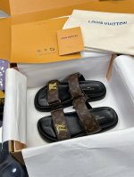 工厂价 驴家系列凉鞋lv凉鞋半拖 最新款-- Louis Vuitton 路易威登 最新时尚休闲半拖鞋～代购级当季最新潮品 众多博主纷纷种草，入购原版开模定制，