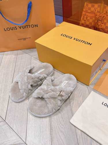 平底 厚底 Lv 2024 新款 毛毛拖 羊羔毛菱格纹 金属logo 毛拖鞋 巨舒服！ 码数：35-41 编号488-5