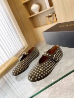 price: 420 品 牌：Alaia 阿莱亚23S新品复古扣带玛丽珍鞋芭蕾舞鞋 走秀款平底芭蕾舞鞋章小蕙同款甜酷芭蕾风，人气超高的一款芭蕾舞鞋，浪漫又迷人舒
