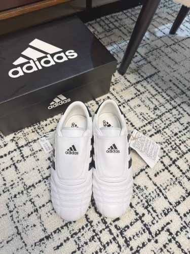 adidas阿迪达斯jennie同款跆拳道鞋早秋的第一双鞋非它莫属啦！专柜一鞋难求 超多网红时尚博主种草 不得不说这设计这颜色太出片了 基本不用任何搭配一双鞋就