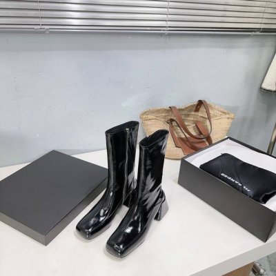 高品质出厂 ！小众潮牌jilsander吉尔桑达24Ss 秋冬新品粗跟方头短靴！极简主义炒鸡柔软舒适粗跟时髦精绝对不能错过的必入款！没有任何繁杂装饰，质感极好的
