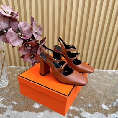 高版本爱马仕 Hermes... A Eclair 新款kelly+爆款系列后带凉鞋 版型超正，有一定厚度增高显腿长！透体透气 舒适的进口牛皮 春夏拼色兼具颜值