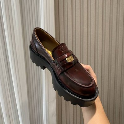 24秋冬新款miumiu 缪缪开边珠牛皮复古设计乐福鞋钱币厚底水台单鞋，鞋面材质进口原版开边珠擦色 ，复古牛皮 原版丝绸内里 精湛手工出精品 皮边全部细节油边处
