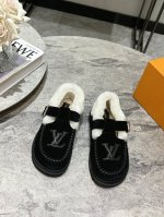 Lv驴牌l家archlight经典毛茸茸系列滑雪系列玛丽珍毛毛单鞋棉鞋未来可能也都排不上，很有质感也很轻便闭眼入也都蛮好看卡其色最喜欢～ 贴身打底一个小号没试到