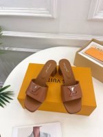 平底 中跟 Lv 路易威登 24 2024 春夏新款 顶级版本原版一致 专柜主打最新款 Lv Capri 字母扣拖鞋 硬货上新 代购级别！高级感十足！国内外博主