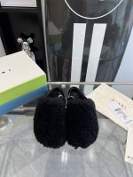 代购级 Marni 玛尼新款毛毛凉鞋 是来自意大利的独立设计师品牌，迅速走红国际时装界的一个著名品牌。 纯粹的奢华感是marni所致力打造的风格。凉鞋的透气结构
