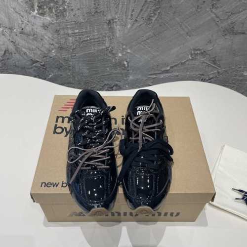 miumiux New Balance 漆面休闲阿甘鞋德训鞋运动鞋 原版开发，Miu Miux从new Balance 经典 Nb 运动鞋中汲取灵感，推出了自己