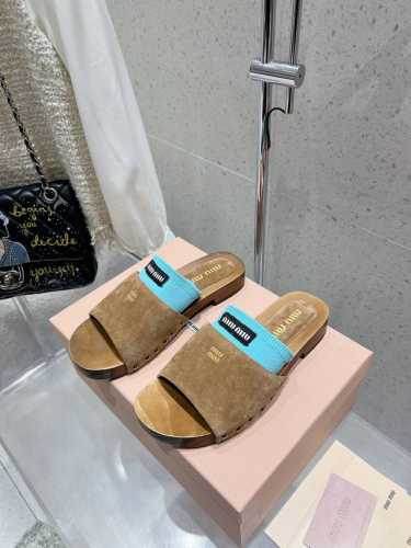 高品质出厂 包含一双半袜 miumiu*2025ss缪缪春夏新款平底小牛皮凉鞋拖鞋zp开发 原版拆卸，细节对版秒杀市面普通版本，miumiu真的太少女啦！皮质超