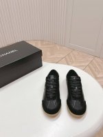 Chanel 香奈儿最新24B休闲德训鞋 这双鞋舒服到 大马路逛街暴走一整天都不会累 脚感好炸裂的鞋 好穿又好看 软糯高级_ 鞋面材质:牛皮麂皮 拼接的设计＋黄