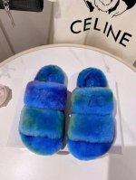 Celine 塞琳 2024 秋冬新品羊毛拖鞋 这一季的赛琳又让我重新爱了它一次！ 这季节美鞋太多这款毛拖 真的是让我无法自拔真太可爱了～ 毛茸茸的羊毛是选用欧